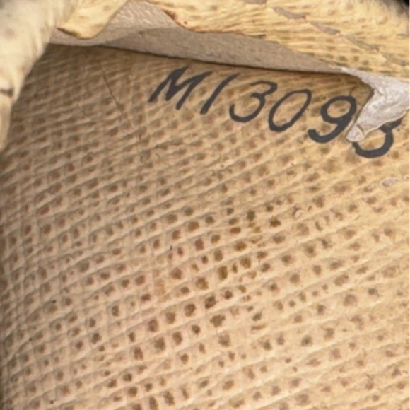 LOUIS VUITTON
Damier Azur Canvas Pocket Organizer Wallet - Picture 15 of 16